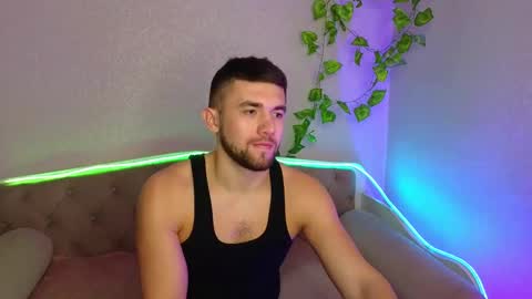 Snapshot of paradisepleasure_ chatting on March 6, 1:48 am Allie Alex Thumbs up if you like us online show from March 6, 1:48 am