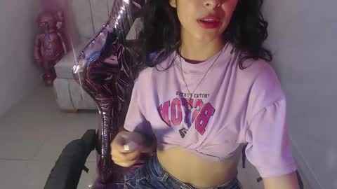 Snapshot of paris_1sub chatting on February 15, 8:22 pm Paris 1sub online show from February 15, 8:22 pm