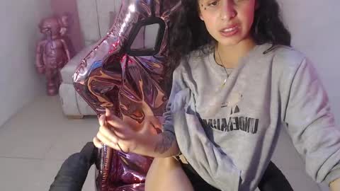 Snapshot of paris_1sub chatting on March 3, 9:48 pm Paris 1sub online show from March 3, 9:48 pm