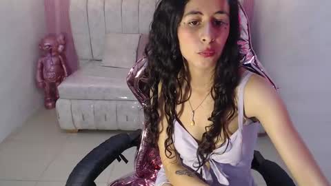 Snapshot of paris_1sub chatting on February 24, 9:31 pm Paris 1sub online show from February 24, 9:31 pm