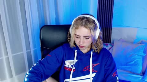 Lizz  online Monday to Saturday from 9pm to 5am Colombia time online show from February 6, 10:04 am