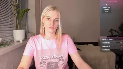 Snapshot of paris_hilt_on chatting on February 27, 12:45 pm Sasha online show from February 27, 12:45 pm