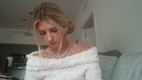 Snapshot of parisbaby2000 chatting on September 17, 2:42 pm parisbaby2000 online show from September 17, 2:42 pm