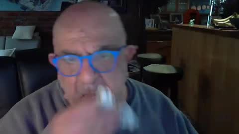 Snapshot of patvac chatting on September 15, 11:17 pm patvac online show from September 15, 11:17 pm
