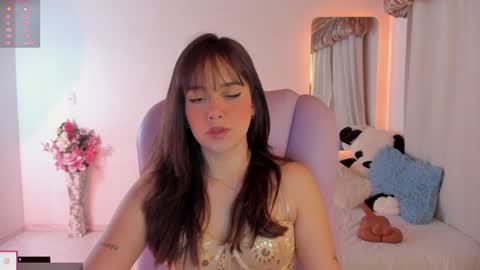Snapshot of pau_cute chatting on February 5, 4:27 am Sofa online show from February 5, 4:27 am