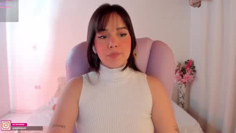 Snapshot of pau_cute chatting on January 24, 4:37 am Sofa online show from January 24, 4:37 am