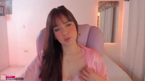 Snapshot of pau_cute chatting on February 27, 4:24 am Sofa online show from February 27, 4:24 am