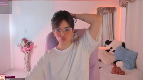 Snapshot of pau_cute chatting on February 5, 7:29 am Sofa online show from February 5, 7:29 am