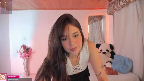Snapshot of pau_cute chatting on February 3, 9:29 pm Sofa online show from February 3, 9:29 pm