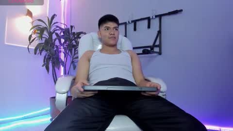 paul27__ online show from November 26, 4:32 am