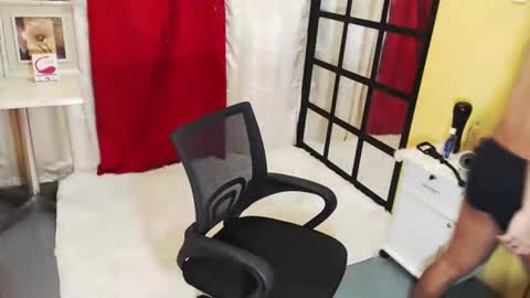 MrBigPaul online show from October 14, 1:36 pm