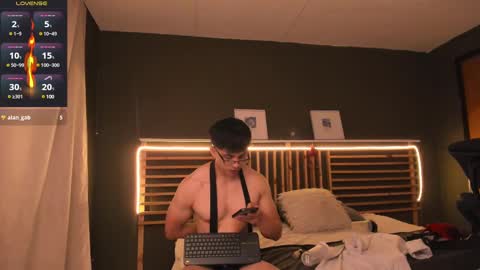 Snapshot of paul_evanss chatting on March 12, 3:29 pm Paul online show from March 12, 3:29 pm