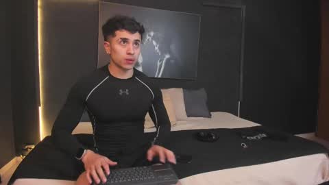 Snapshot of paul_evanss chatting on February 12, 12:22 pm Paul online show from February 12, 12:22 pm