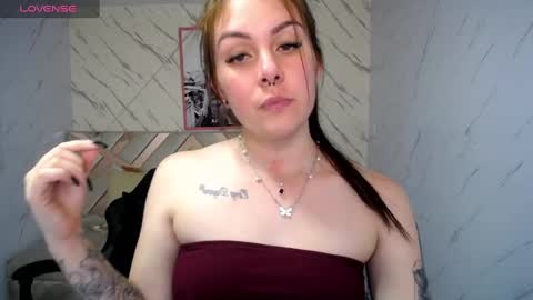 Snapshot of paula_b_ chatting on December 5, 3:44 pm Paula online show from December 5, 3:44 pm