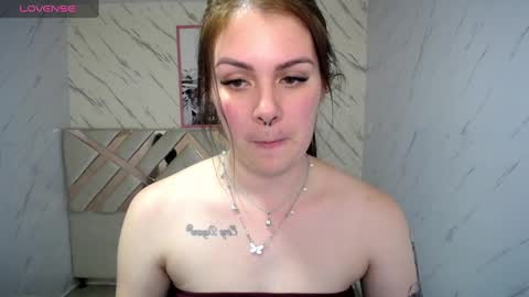 Snapshot of paula_b_ chatting on December 5, 6:49 pm Paula online show from December 5, 6:49 pm
