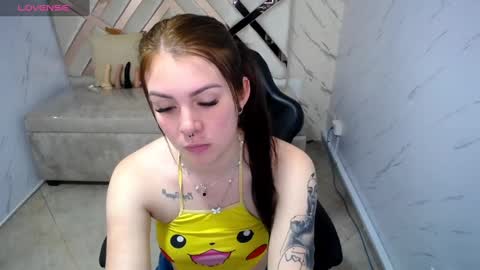 Snapshot of paula_b_ chatting on December 5, 12:39 pm Paula online show from December 5, 12:39 pm