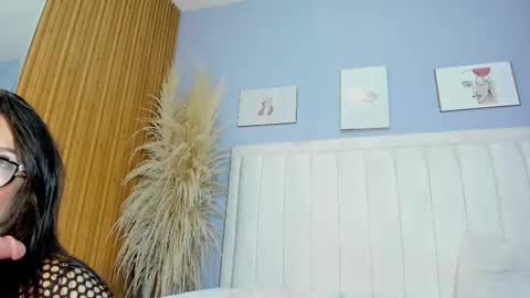 Pau online show from December 5, 8:17 pm