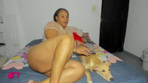 paulastone420 online show from May 1, 10:37 pm