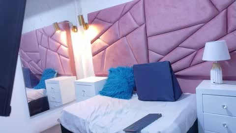 Pau  online show from March 12, 7:06 pm