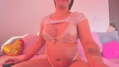 Snapshot of paulinaabeauty chatting on January 22, 8:49 pm call me ur bbygurl online show from January 22, 8:49 pm