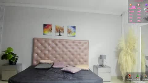 PaulinaSaennz online show from March 29, 2:40 pm