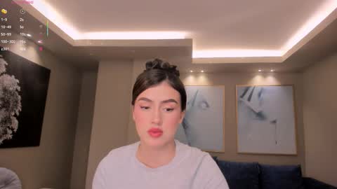 Paulina Santos  online show from February 3, 8:13 pm