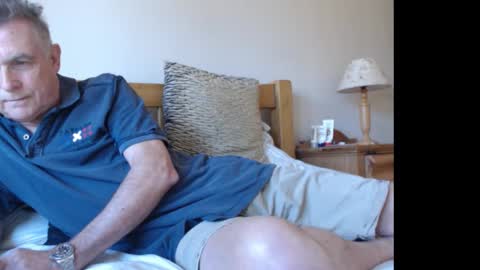 paullie2011 online show from October 6, 8:54 am