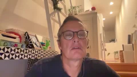 paulwill2377 online show from December 15, 2:07 am