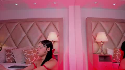 Pau online show from October 6, 2:46 pm