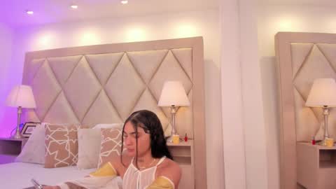 Pau online show from September 29, 1:32 pm