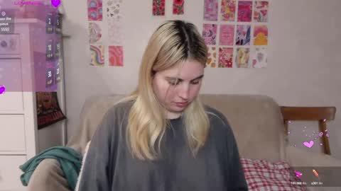 Snapshot of pawwsup1 chatting on January 5, 7:49 pm Allisses online show from January 5, 7:49 pm