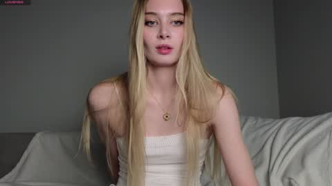 Lexy Peach online show from January 26, 1:15 pm