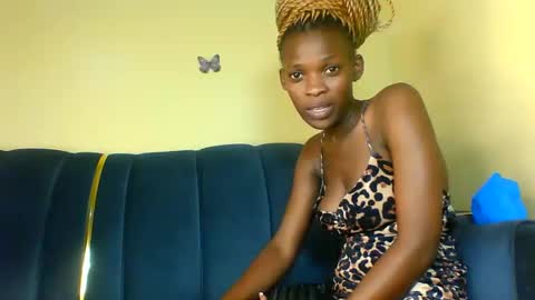 Snapshot of peachy_mummie chatting on September 13, 12:02 am peachie online show from September 13, 12:02 am