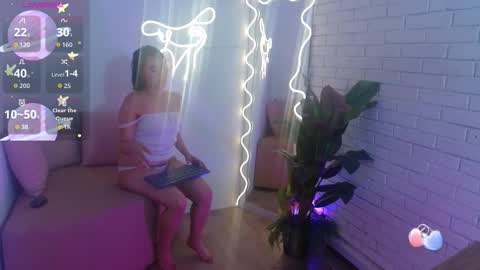 peachy_tay online show from November 10, 11:46 am