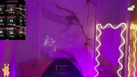 peachy_tay online show from April 17, 11:01 am