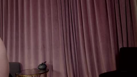 PeachyPixiee online show from September 22, 5:00 am