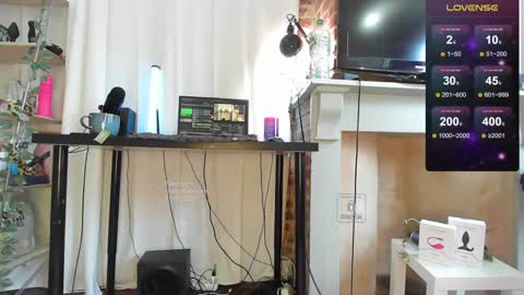 Snapshot of peachyym chatting on January 7, 10:33 am Help me to reach 200 thumbs up online show from January 7, 10:33 am