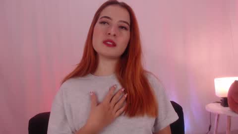 Snapshot of pear__moon chatting on March 2, 4:07 am LILLY online show from March 2, 4:07 am
