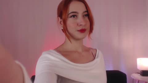 Snapshot of pear__moon chatting on February 28, 2:31 am LILLY online show from February 28, 2:31 am