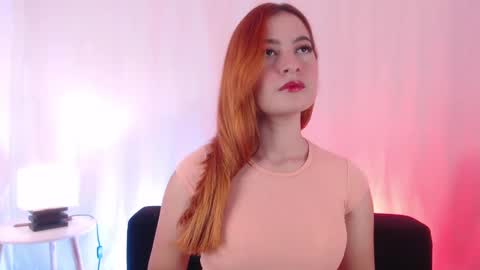 Snapshot of pear__moon chatting on February 4, 3:00 am LILLY online show from February 4, 3:00 am