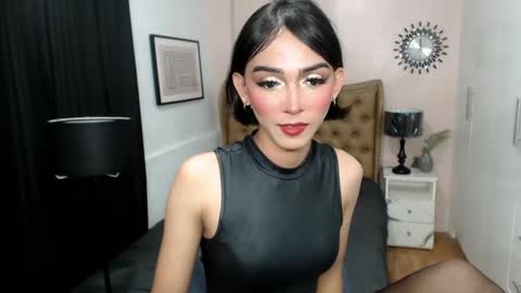 Snapshot of pearlmoore chatting on March 8, 5:33 pm Pearl online show from March 8, 5:33 pm