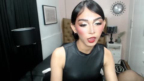 Snapshot of pearlmoore chatting on March 7, 2:04 am Pearl online show from March 7, 2:04 am