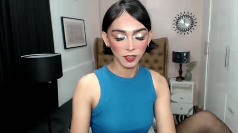 Snapshot of pearlmoore chatting on February 26, 12:52 am Pearl online show from February 26, 12:52 am