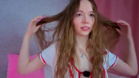 pearly_peach_ online show from May 9, 6:14 pm