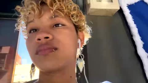 Snapshot of peggy_funn chatting on January 15, 2:13 pm peggy-funn online show from January 15, 2:13 pm