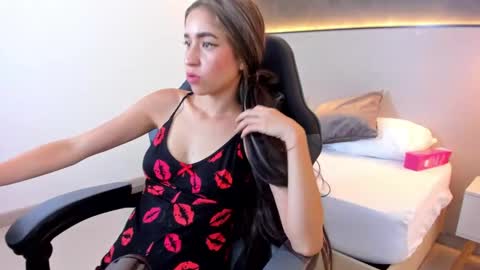 P E N E L O P E  online show from September 13, 3:58 pm