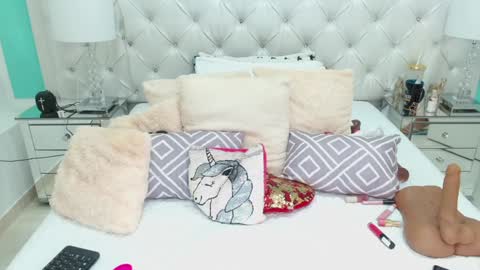 Snapshot of penelopelaurent chatting on January 23, 3:32 pm Penelope Laurent online show from January 23, 3:32 pm