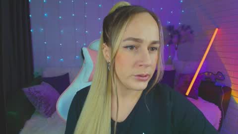Snapshot of pepper_cat chatting on January 25, 10:39 pm Dia online show from January 25, 10:39 pm