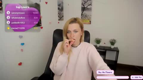 Mia online show from October 12, 7:12 am