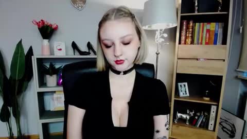 Madeline online show from November 2, 2:39 pm